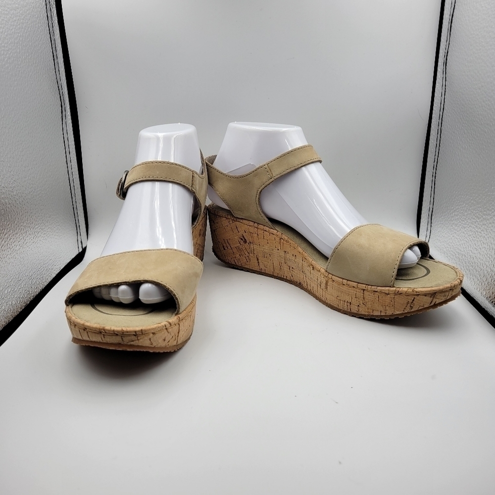 Eddie Bauer Tan Suede Wedges Sz 8.5